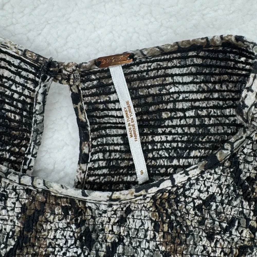 Free People Gray XOXO Blouse Snake Print Puff Sleeve Smocked Crop Top Small NWOT
